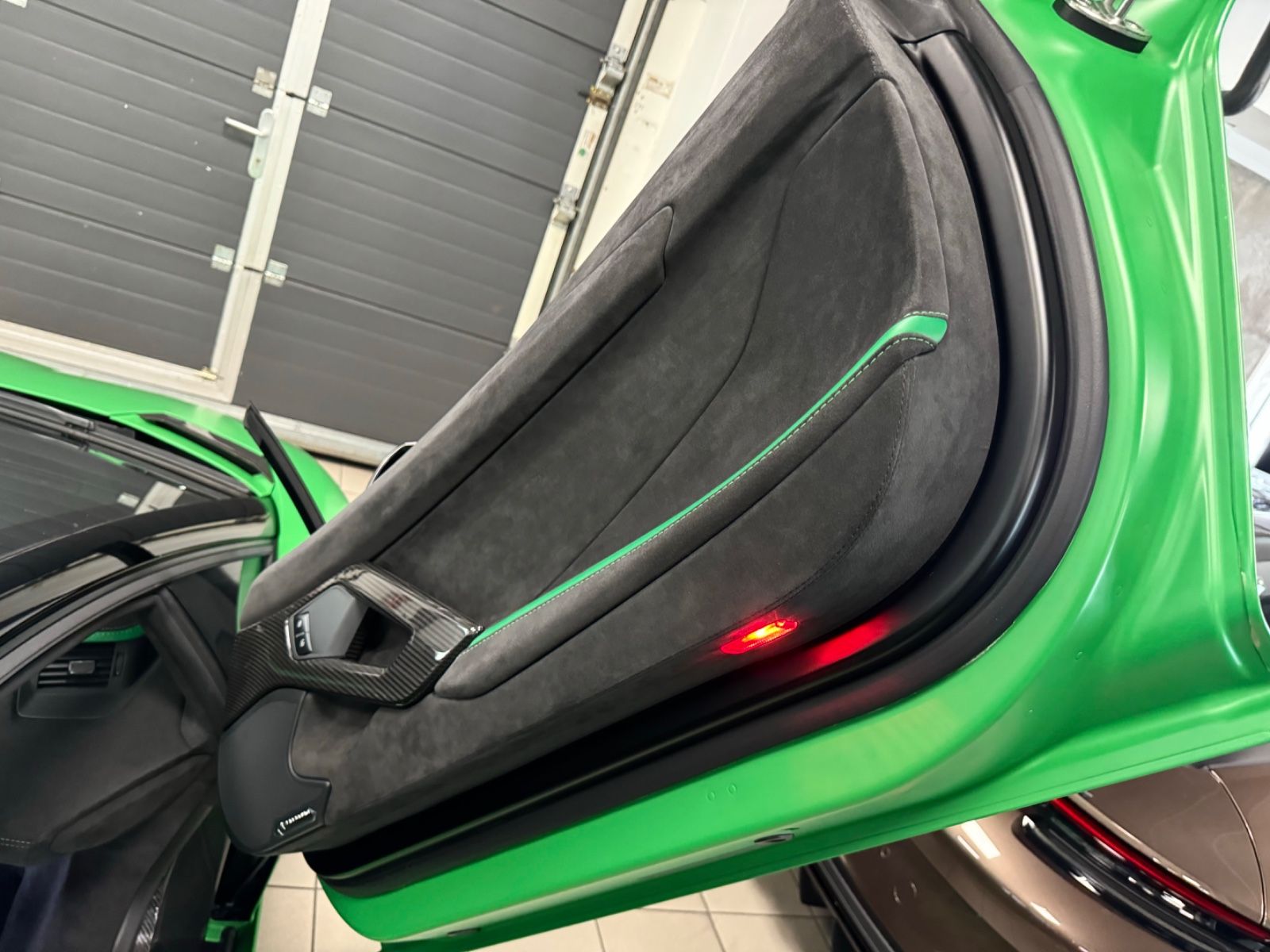 Fahrzeugabbildung Lamborghini AVENTADOR S ROADSTER GREEN EXT&INT CARBON FULLOP