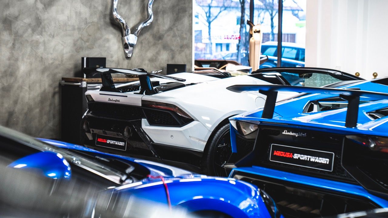 Fahrzeugabbildung Lamborghini AVENTADOR S ROADSTER GREEN EXT&INT CARBON FULLOP