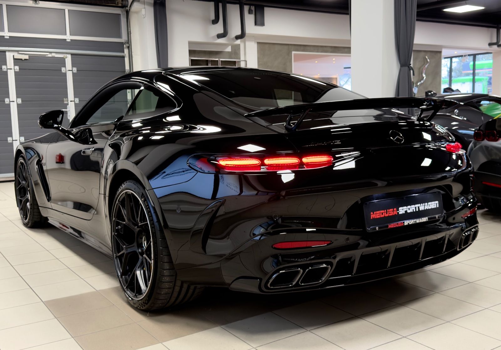 Fahrzeugabbildung Mercedes-Benz AMG GT 63 4M+ COUPE PERFORMANCE CARBON BURMESTER
