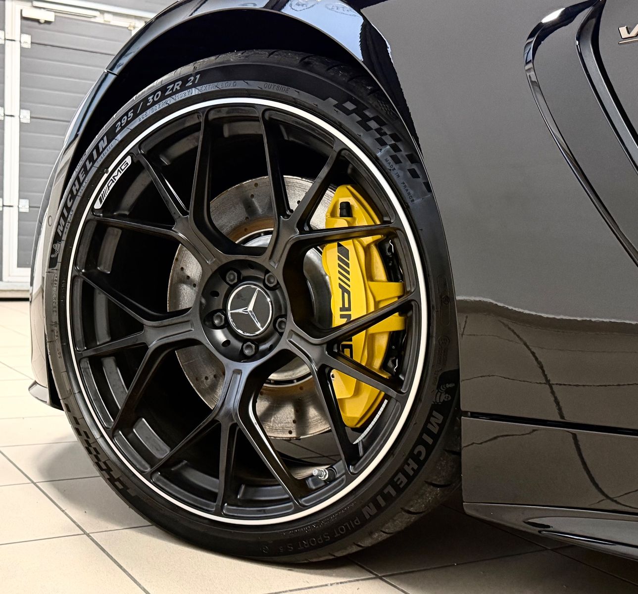 Fahrzeugabbildung Mercedes-Benz AMG GT 63 4M+ COUPE PERFORMANCE CARBON BURMESTER