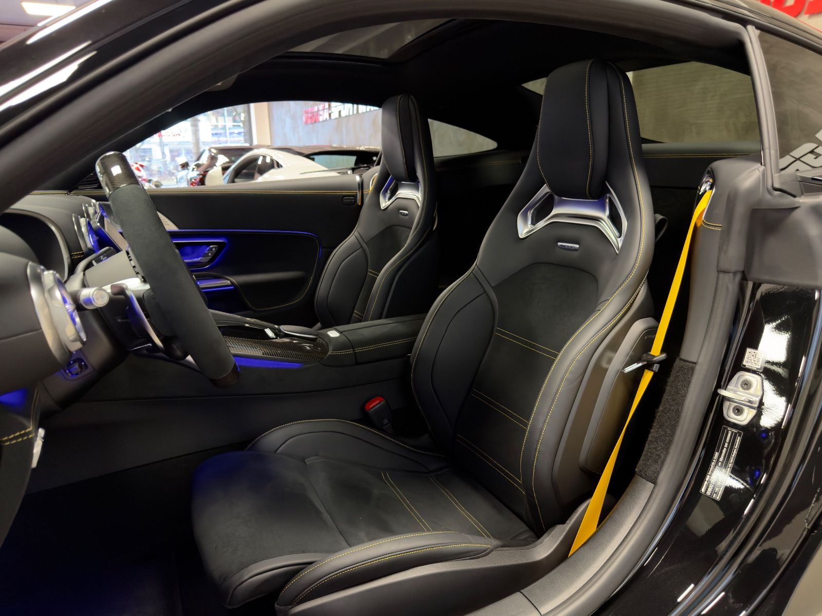 Fahrzeugabbildung Mercedes-Benz AMG GT 63 4M+ COUPE PERFORMANCE CARBON BURMESTER