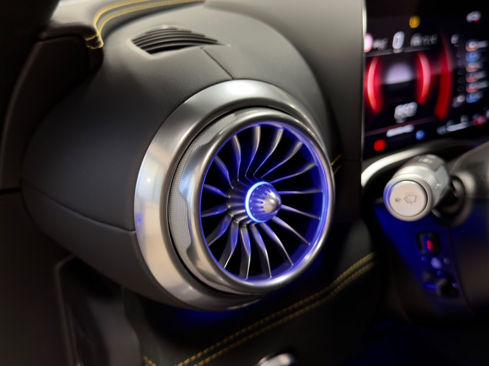 Fahrzeugabbildung Mercedes-Benz AMG GT 63 4M+ COUPE PERFORMANCE CARBON BURMESTER