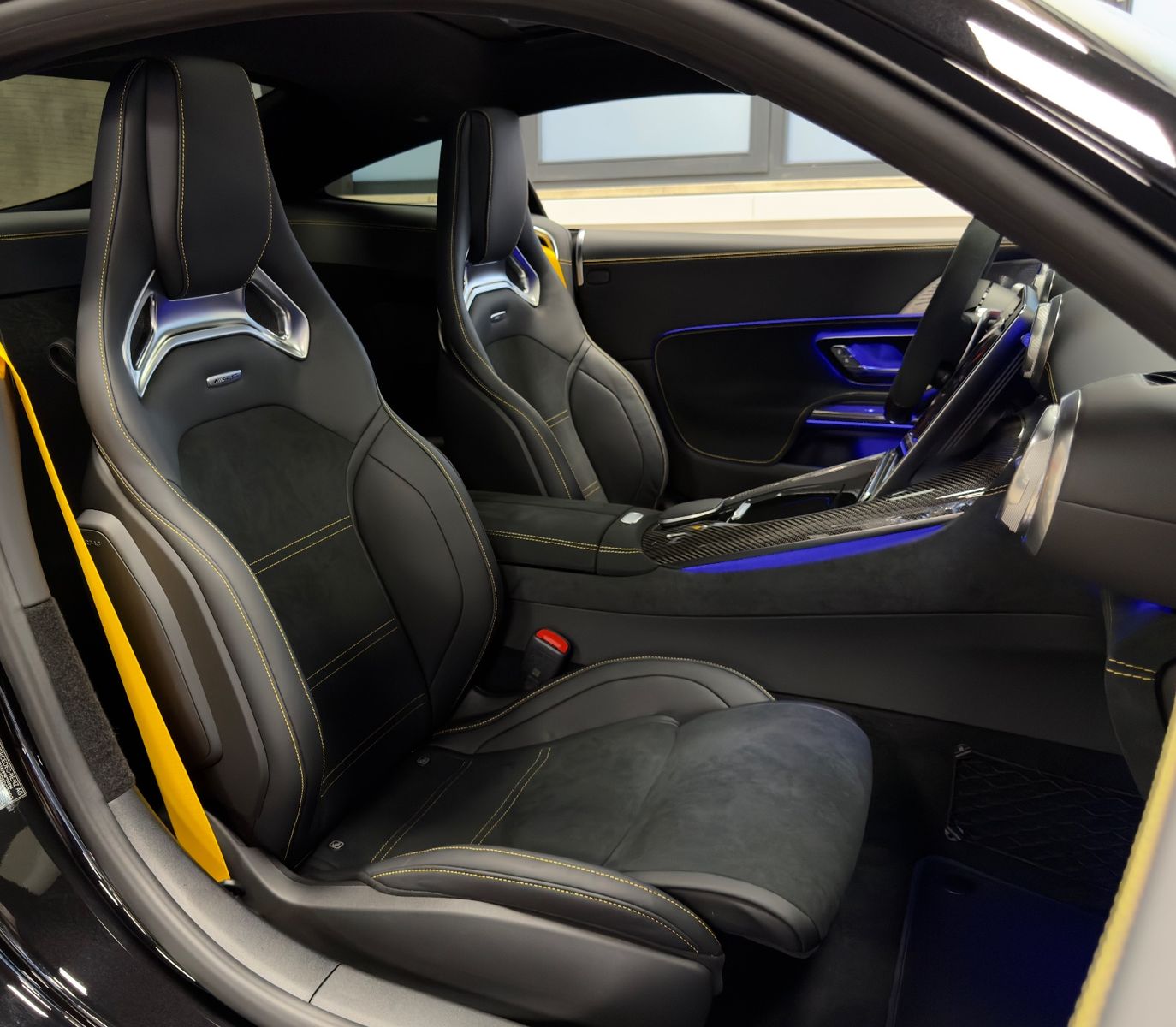 Fahrzeugabbildung Mercedes-Benz AMG GT 63 4M+ COUPE PERFORMANCE CARBON BURMESTER