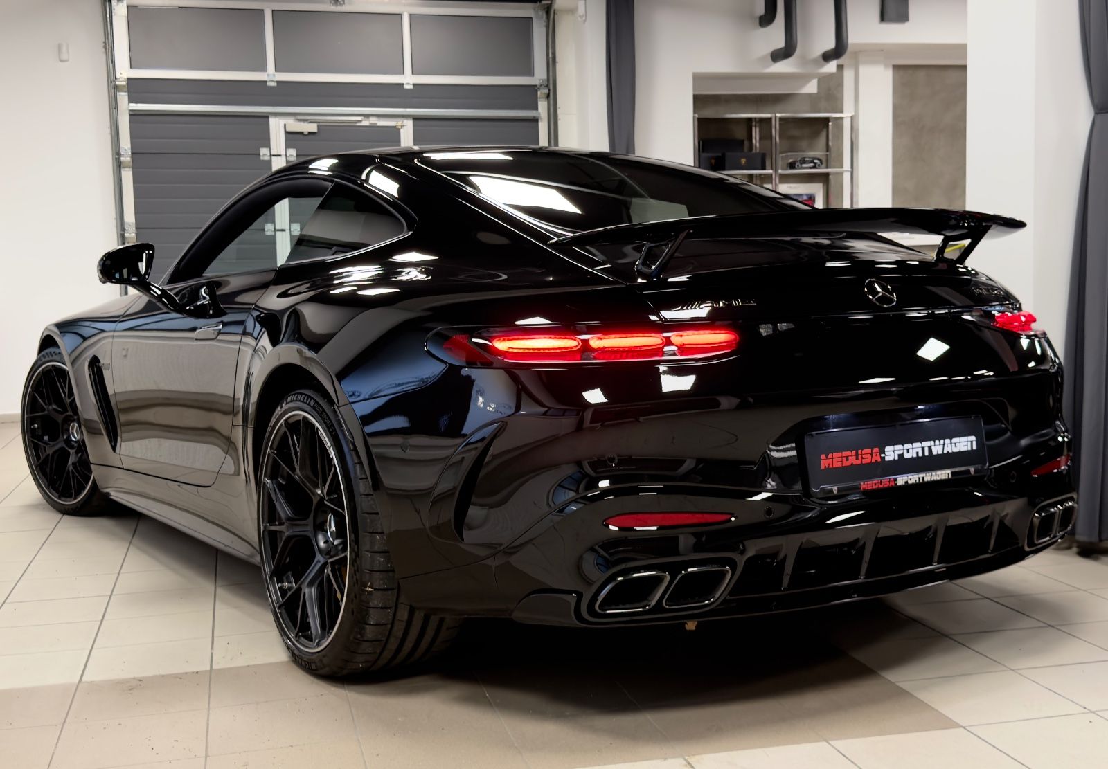 Fahrzeugabbildung Mercedes-Benz AMG GT 63 4M+ COUPE PERFORMANCE CARBON BURMESTER