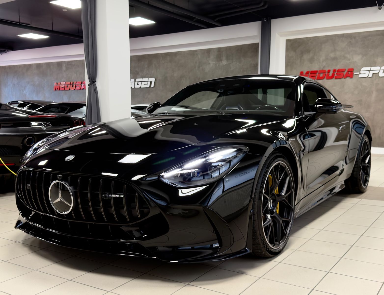Fahrzeugabbildung Mercedes-Benz AMG GT 63 4M+ COUPE PERFORMANCE CARBON BURMESTER