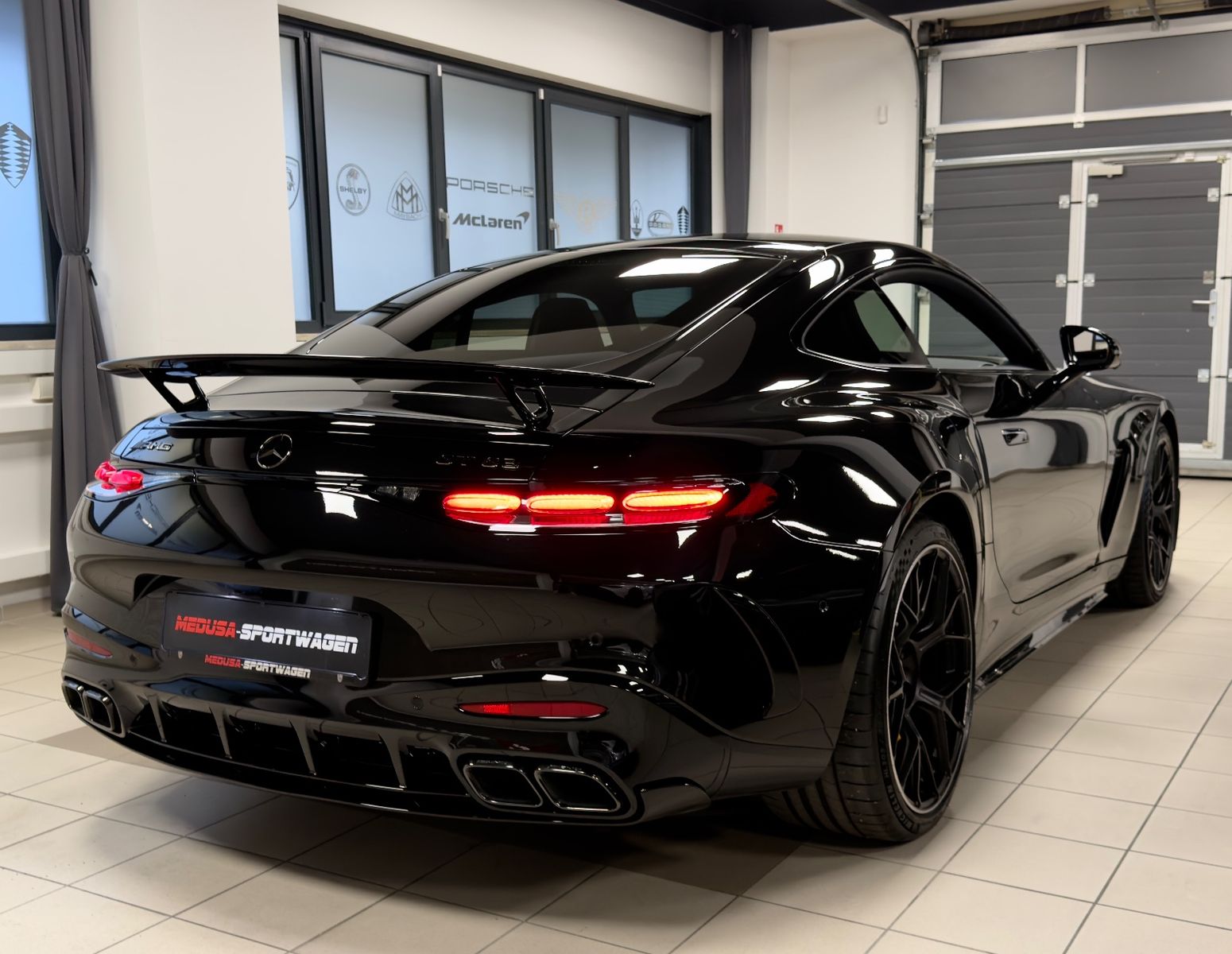 Fahrzeugabbildung Mercedes-Benz AMG GT 63 4M+ COUPE PERFORMANCE CARBON BURMESTER
