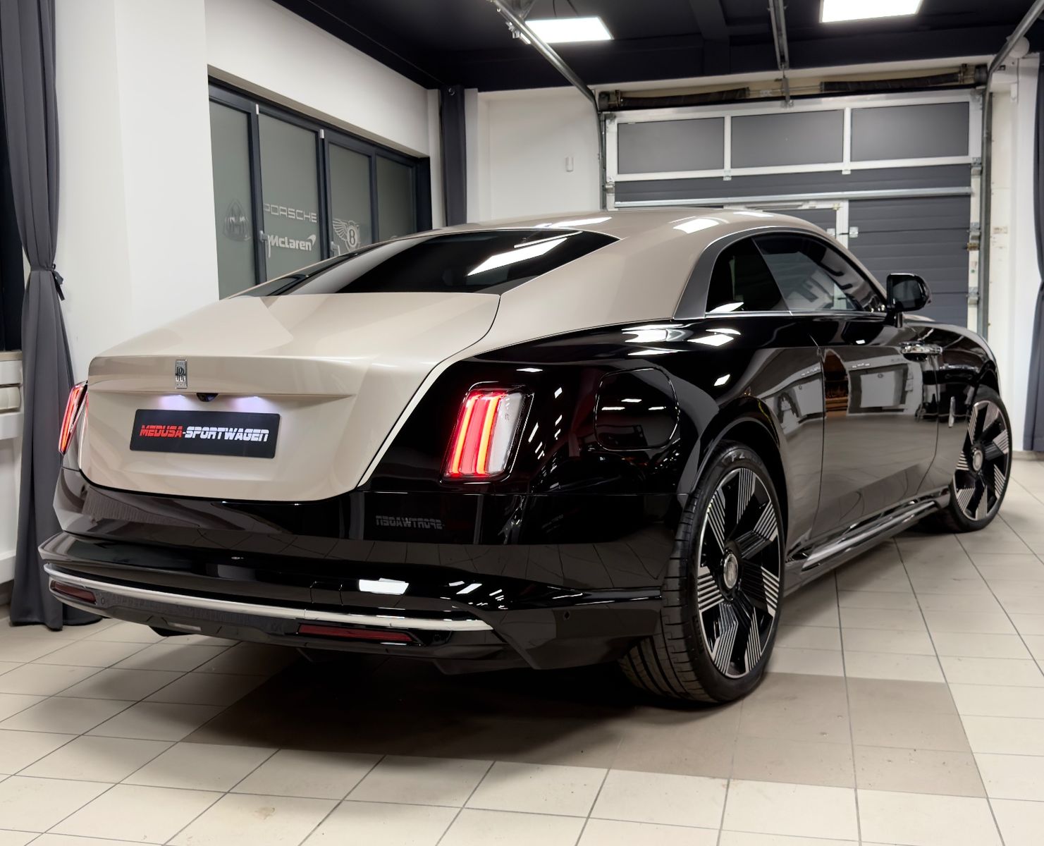 Fahrzeugabbildung Rolls-Royce SPECTRE DUO-TONE STARLIGHT BESPOKE FULLOPTION!!!