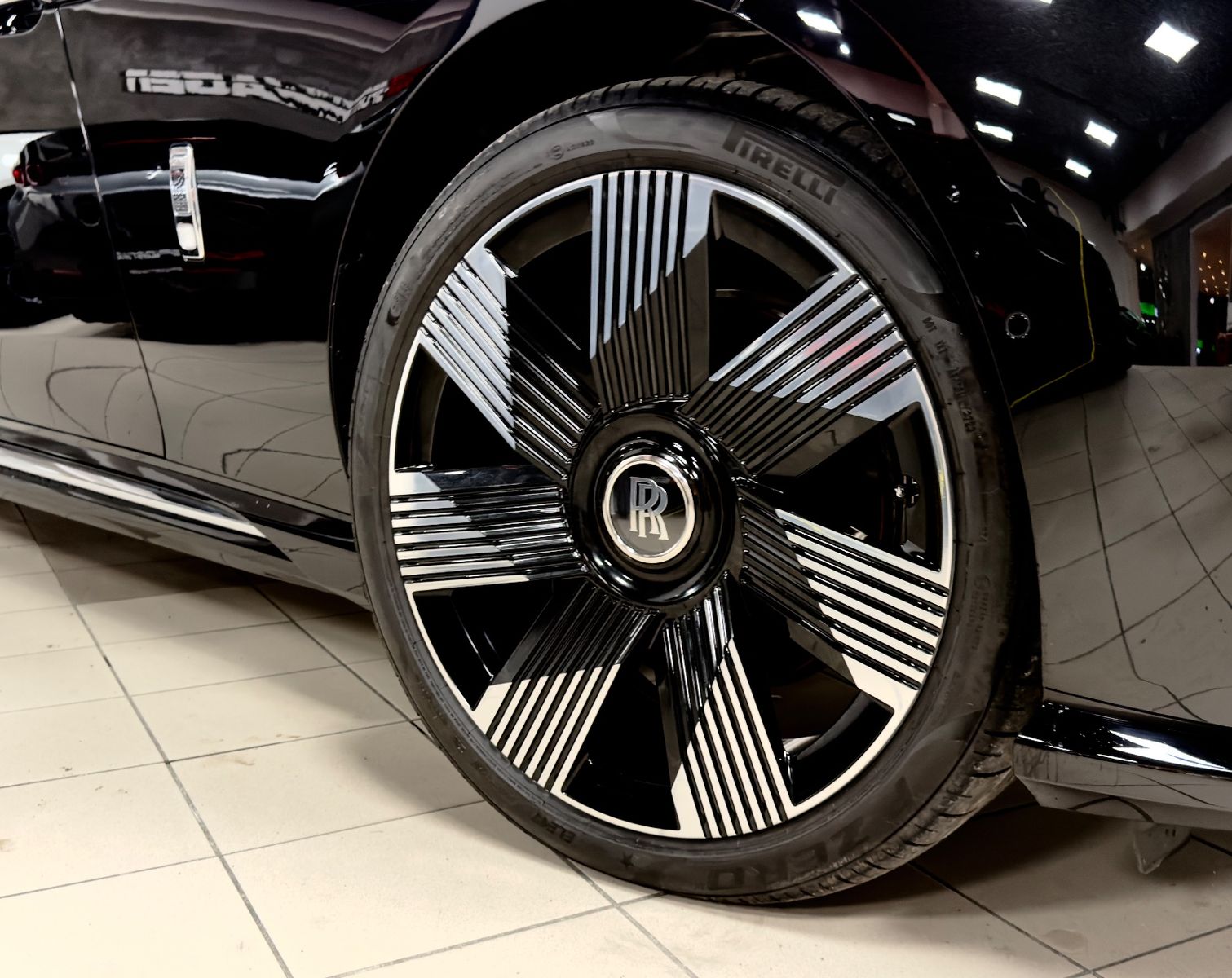 Fahrzeugabbildung Rolls-Royce SPECTRE DUO-TONE STARLIGHT BESPOKE FULLOPTION!!!