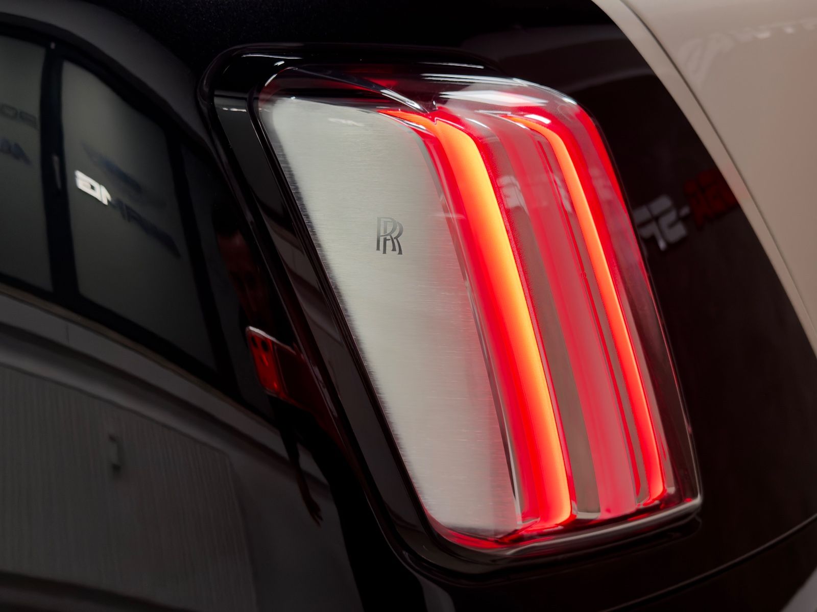 Fahrzeugabbildung Rolls-Royce SPECTRE DUO-TONE STARLIGHT BESPOKE FULLOPTION!!!