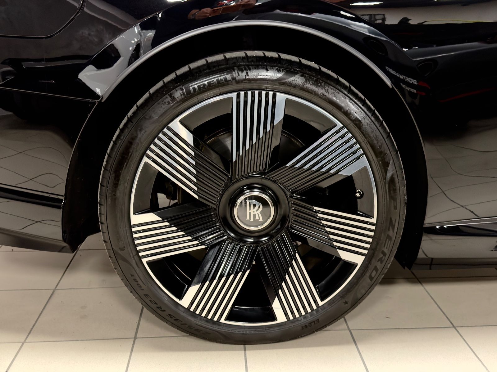 Fahrzeugabbildung Rolls-Royce SPECTRE DUO-TONE STARLIGHT BESPOKE FULLOPTION!!!