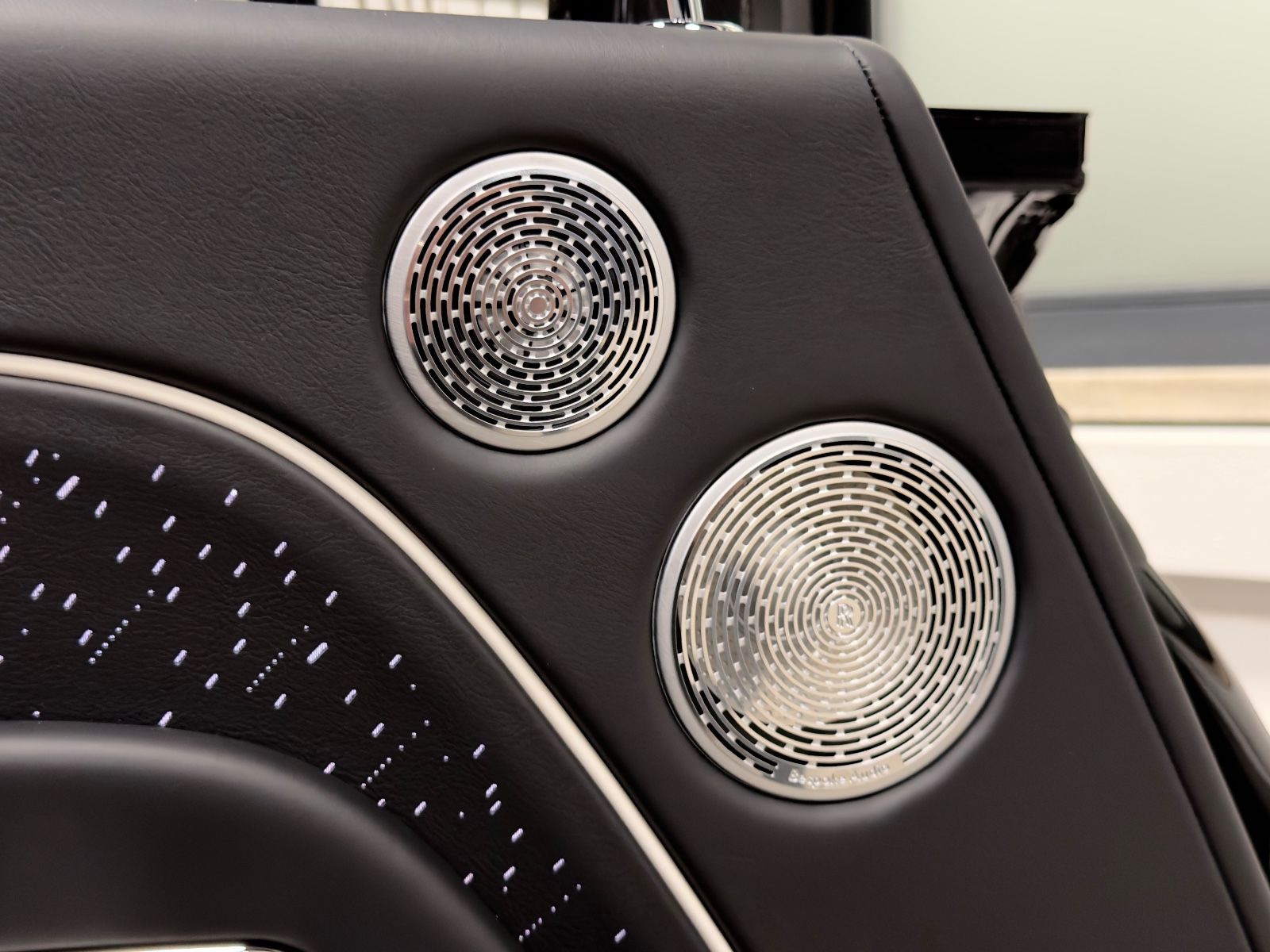 Fahrzeugabbildung Rolls-Royce SPECTRE DUO-TONE STARLIGHT BESPOKE FULLOPTION!!!