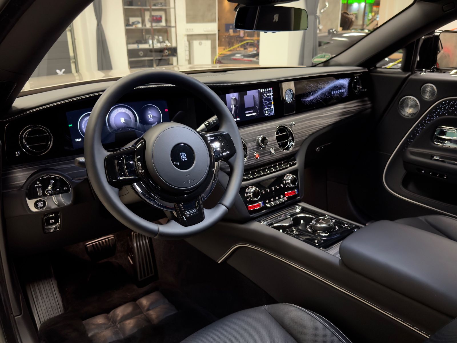 Fahrzeugabbildung Rolls-Royce SPECTRE DUO-TONE STARLIGHT BESPOKE FULLOPTION!!!