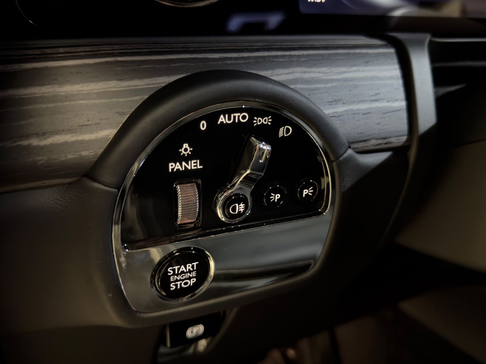 Fahrzeugabbildung Rolls-Royce SPECTRE DUO-TONE STARLIGHT BESPOKE FULLOPTION!!!