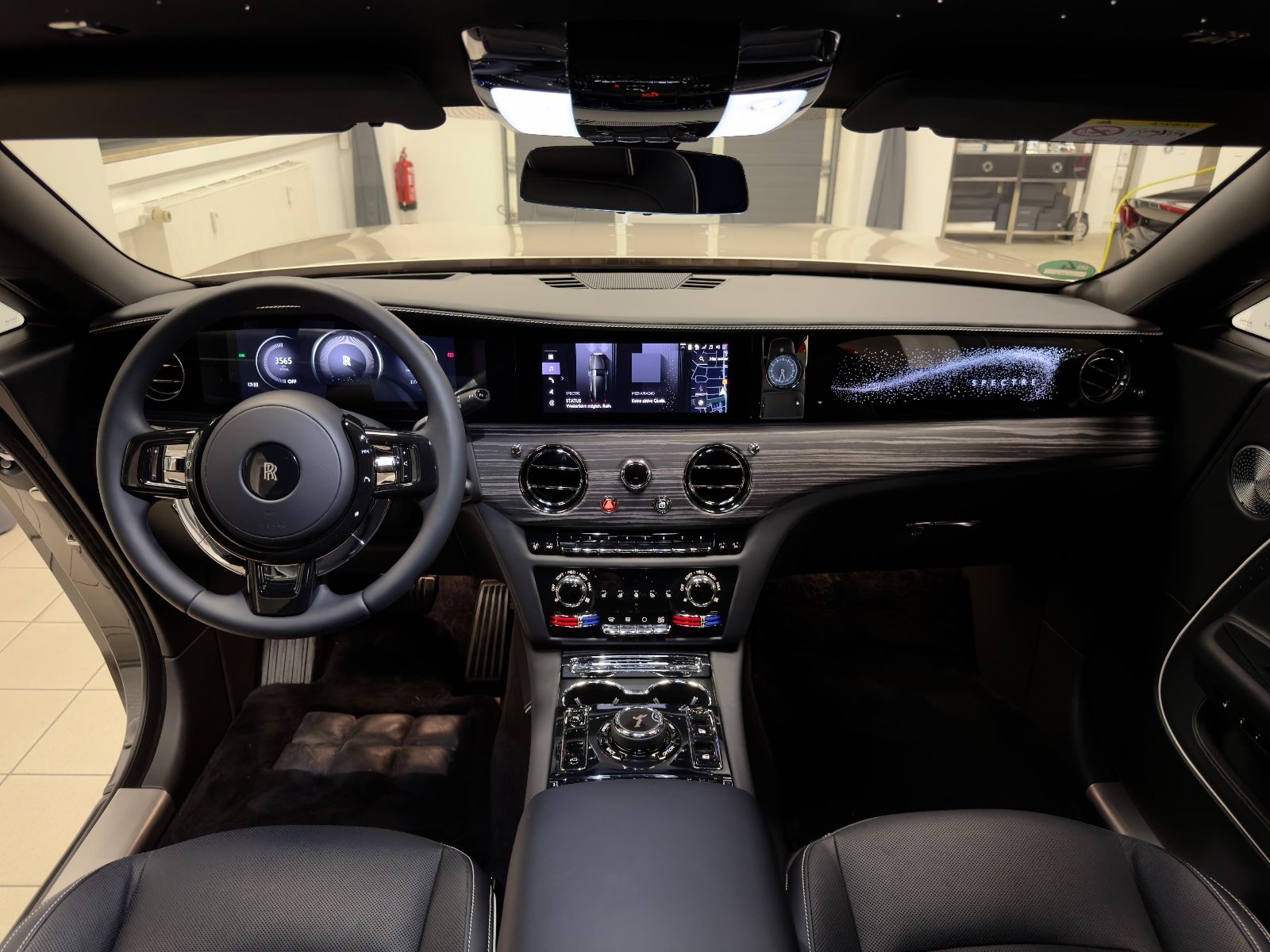Fahrzeugabbildung Rolls-Royce SPECTRE DUO-TONE STARLIGHT BESPOKE FULLOPTION!!!