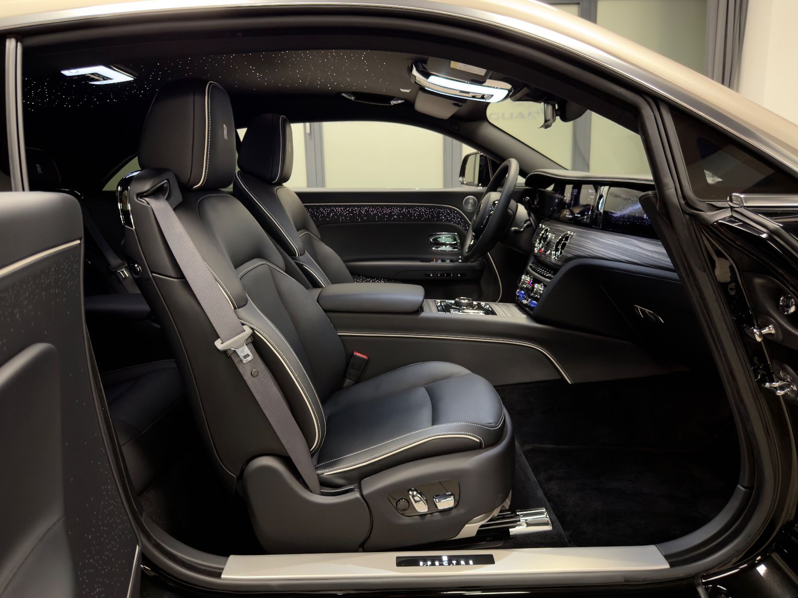 Fahrzeugabbildung Rolls-Royce SPECTRE DUO-TONE STARLIGHT BESPOKE FULLOPTION!!!