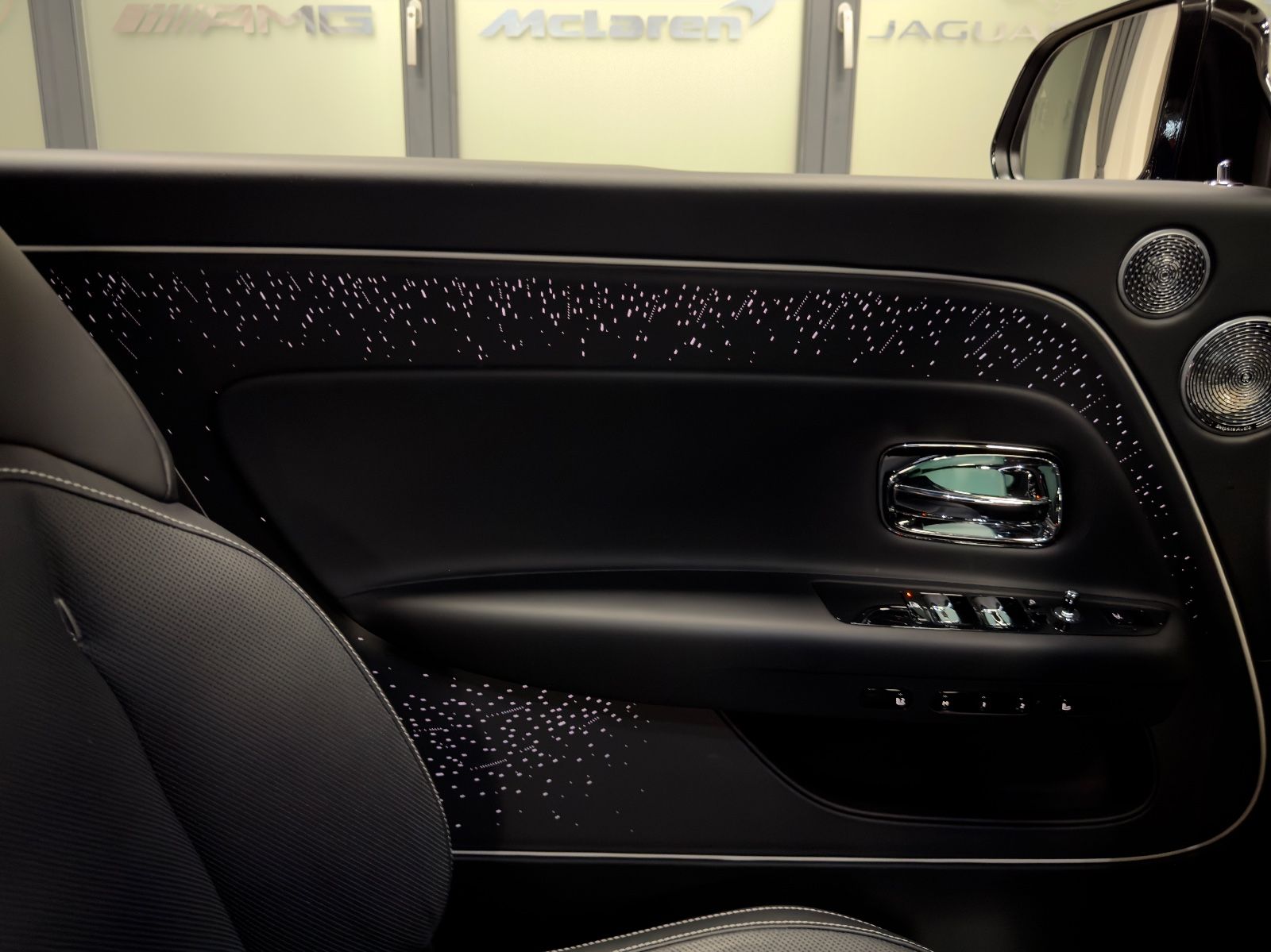 Fahrzeugabbildung Rolls-Royce SPECTRE DUO-TONE STARLIGHT BESPOKE FULLOPTION!!!