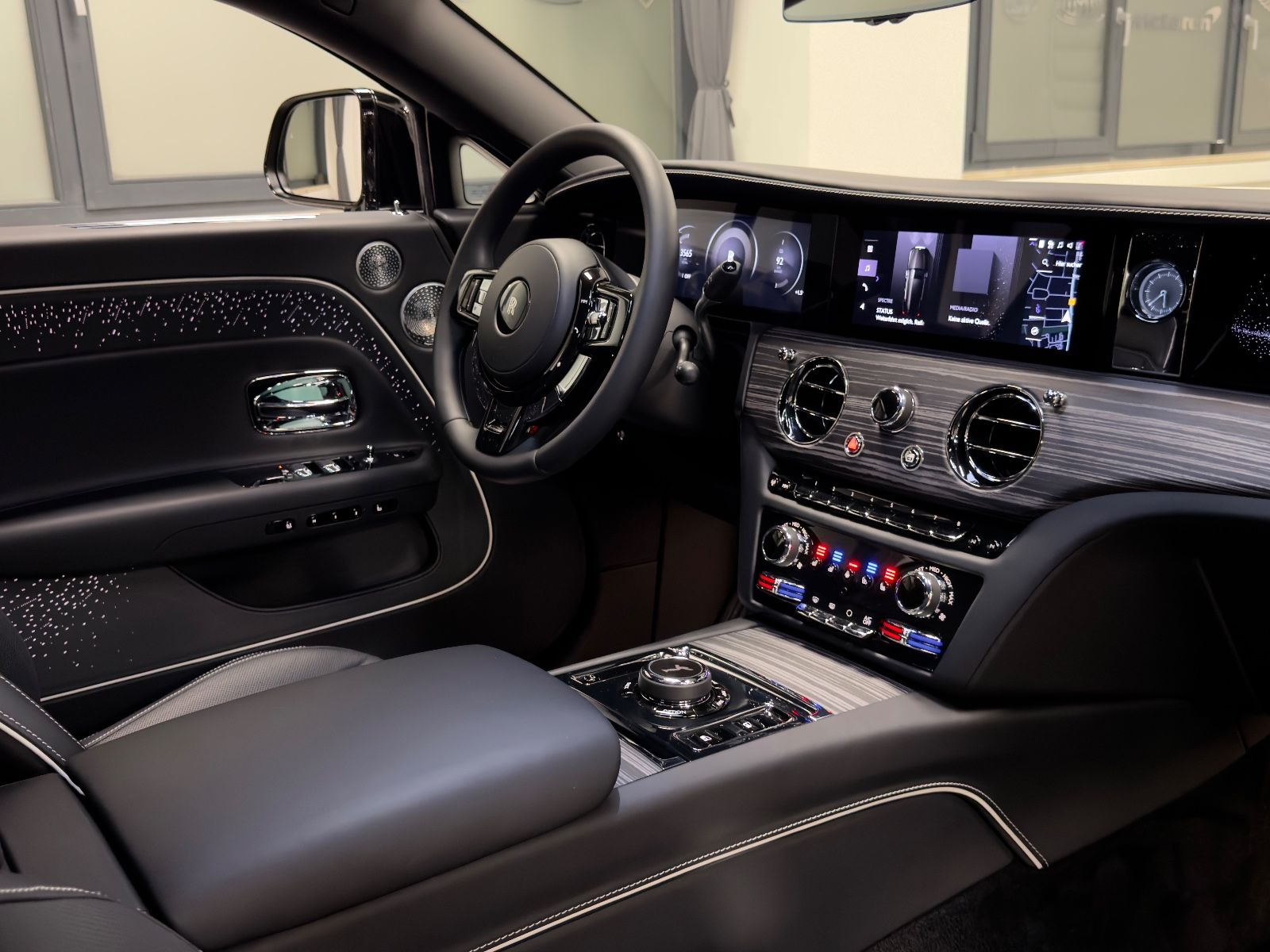 Fahrzeugabbildung Rolls-Royce SPECTRE DUO-TONE STARLIGHT BESPOKE FULLOPTION!!!