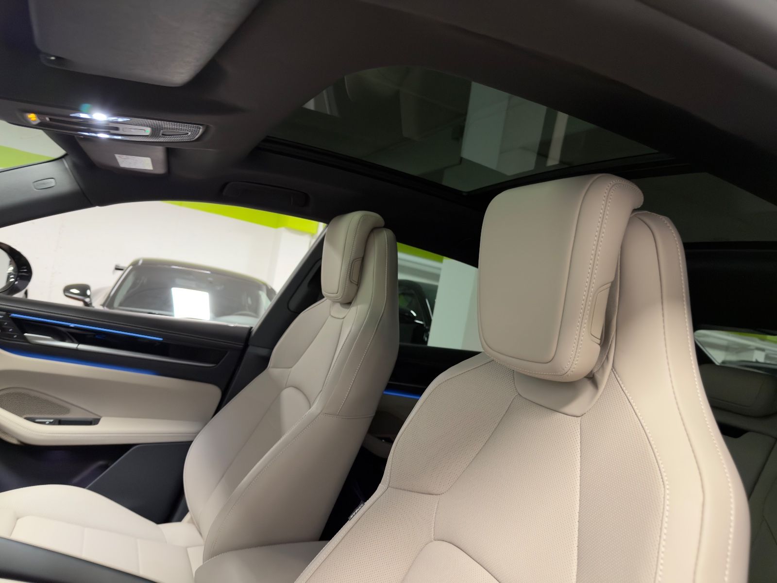 Fahrzeugabbildung Porsche MACAN 4 DESIGNPACK 22ZOLL TRÜFFEL INT PANO FULL!