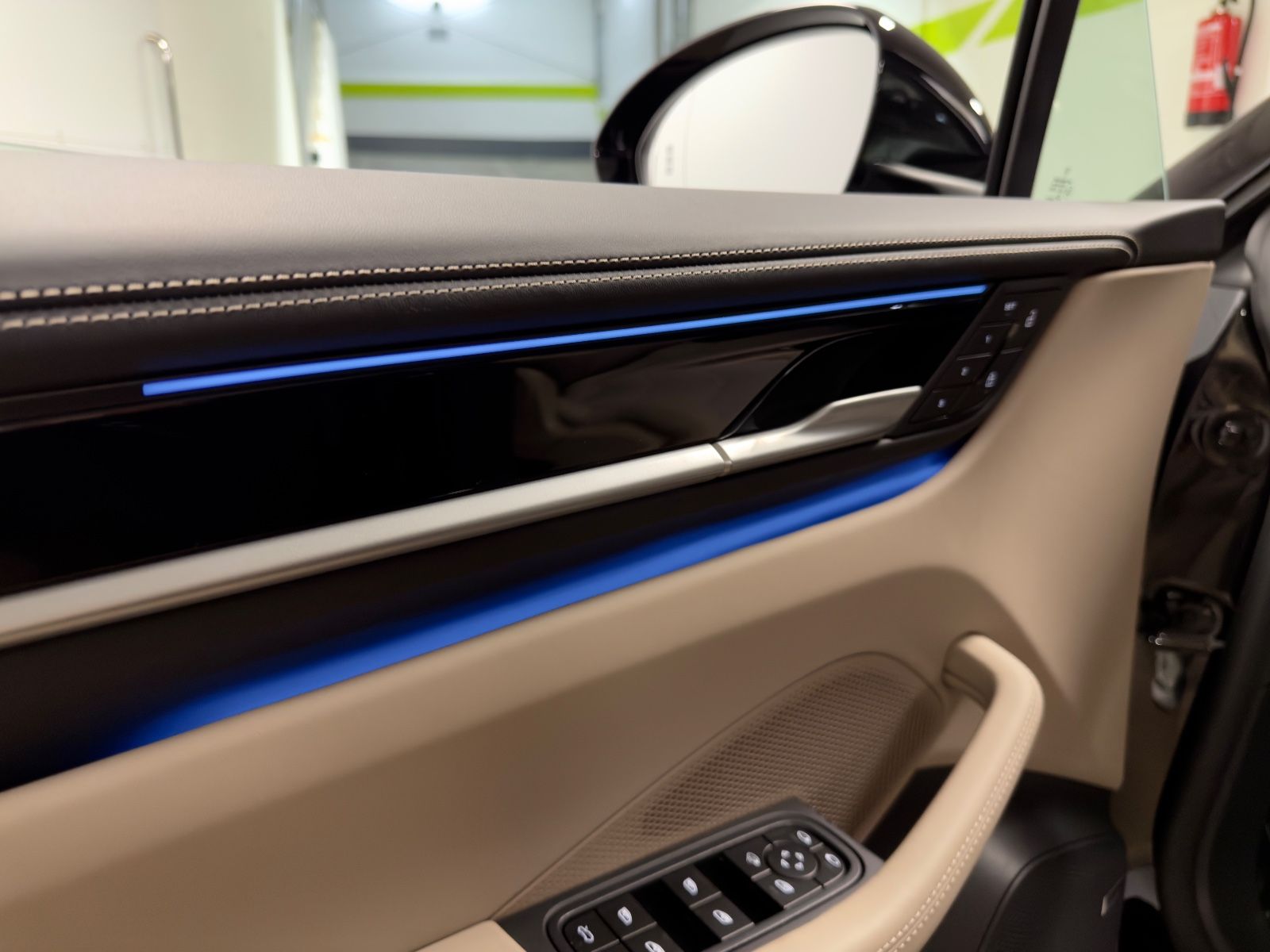 Fahrzeugabbildung Porsche MACAN 4 DESIGNPACK 22ZOLL TRÜFFEL INT PANO FULL!