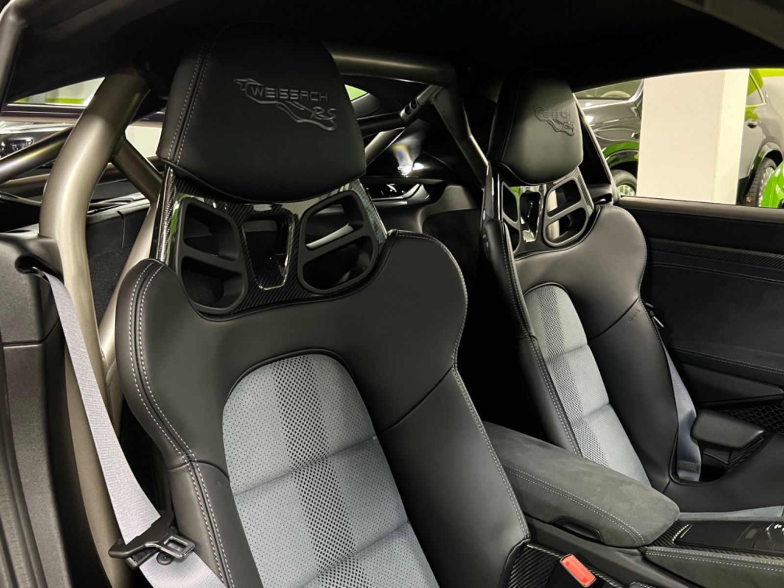 Fahrzeugabbildung Porsche CAYMAN GT4RS WEISSACH CLUBSPORT CERAMIC NEW!!!