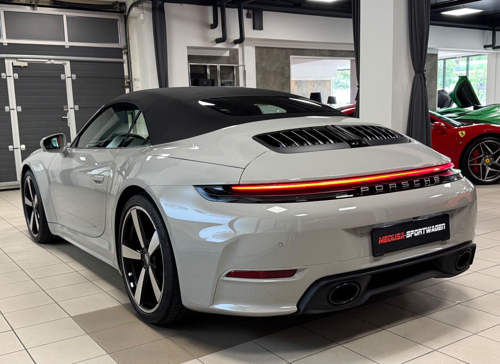 Fahrzeugabbildung Porsche 992 CARRERA CABRIO FACELIFT SPORTDESIGN BOSE NEW