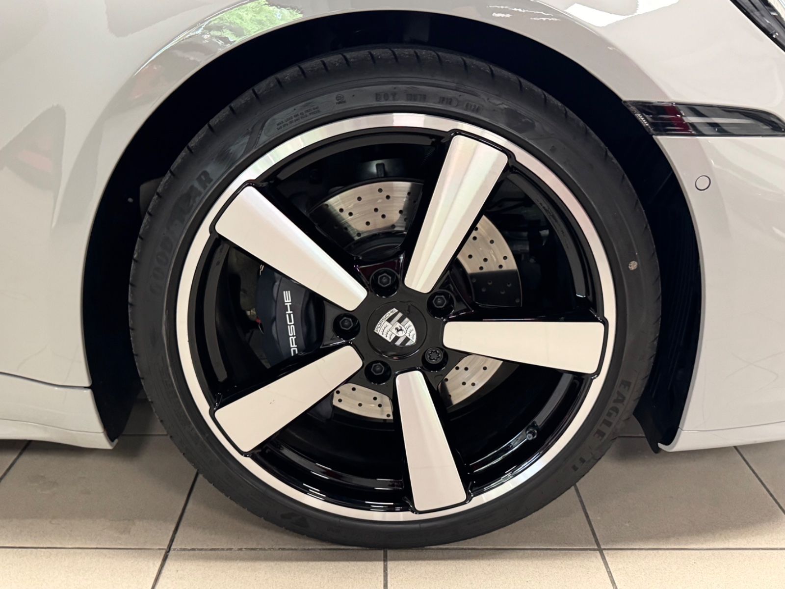 Fahrzeugabbildung Porsche 992 CARRERA CABRIO FACELIFT SPORTDESIGN BOSE NEW