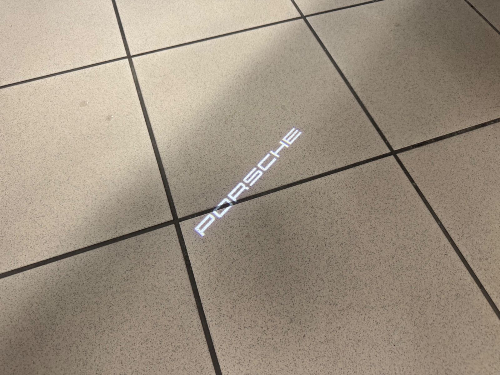 Fahrzeugabbildung Porsche 992 CARRERA CABRIO FACELIFT SPORTDESIGN BOSE NEW