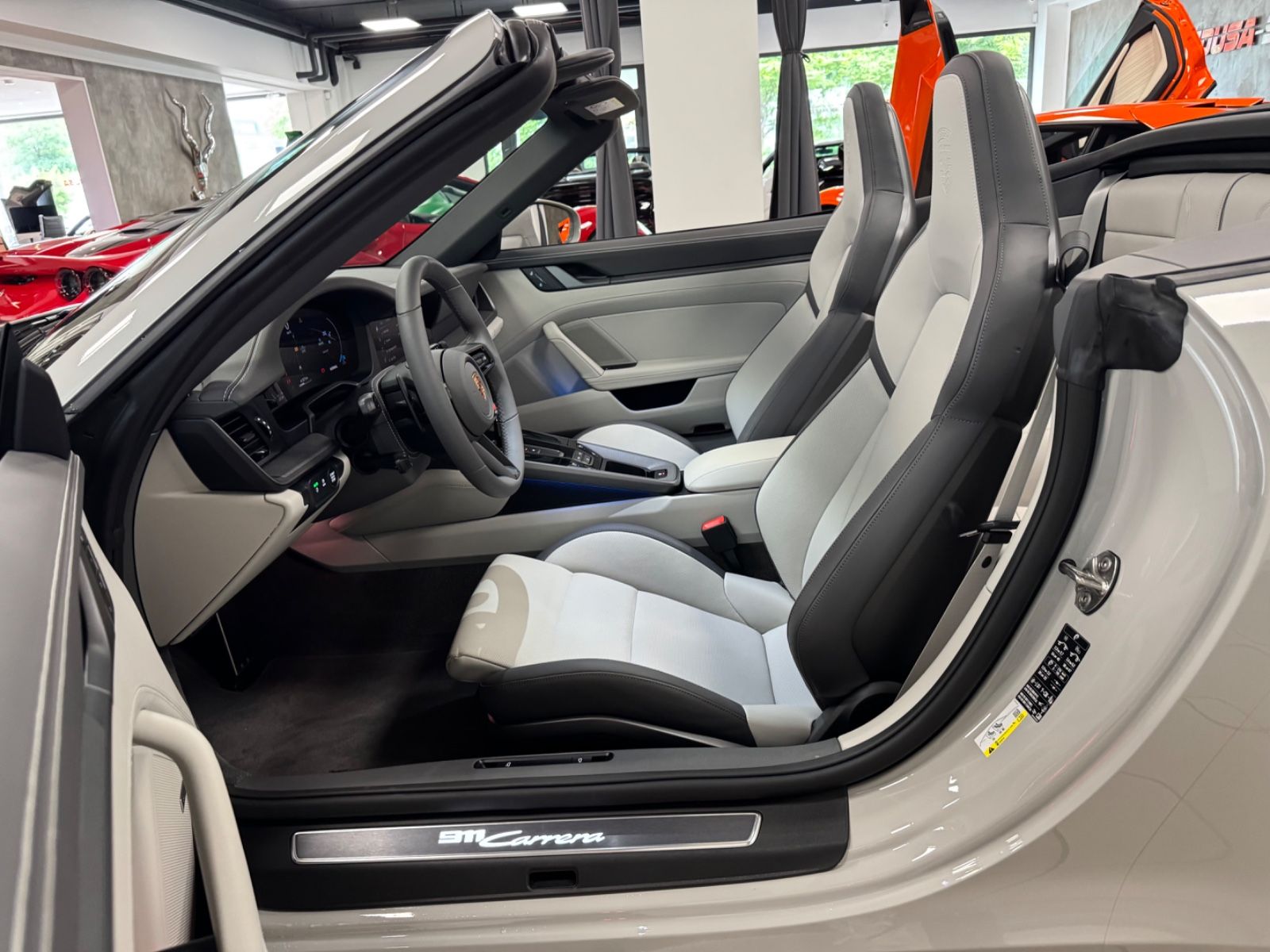 Fahrzeugabbildung Porsche 992 CARRERA CABRIO FACELIFT SPORTDESIGN BOSE NEW