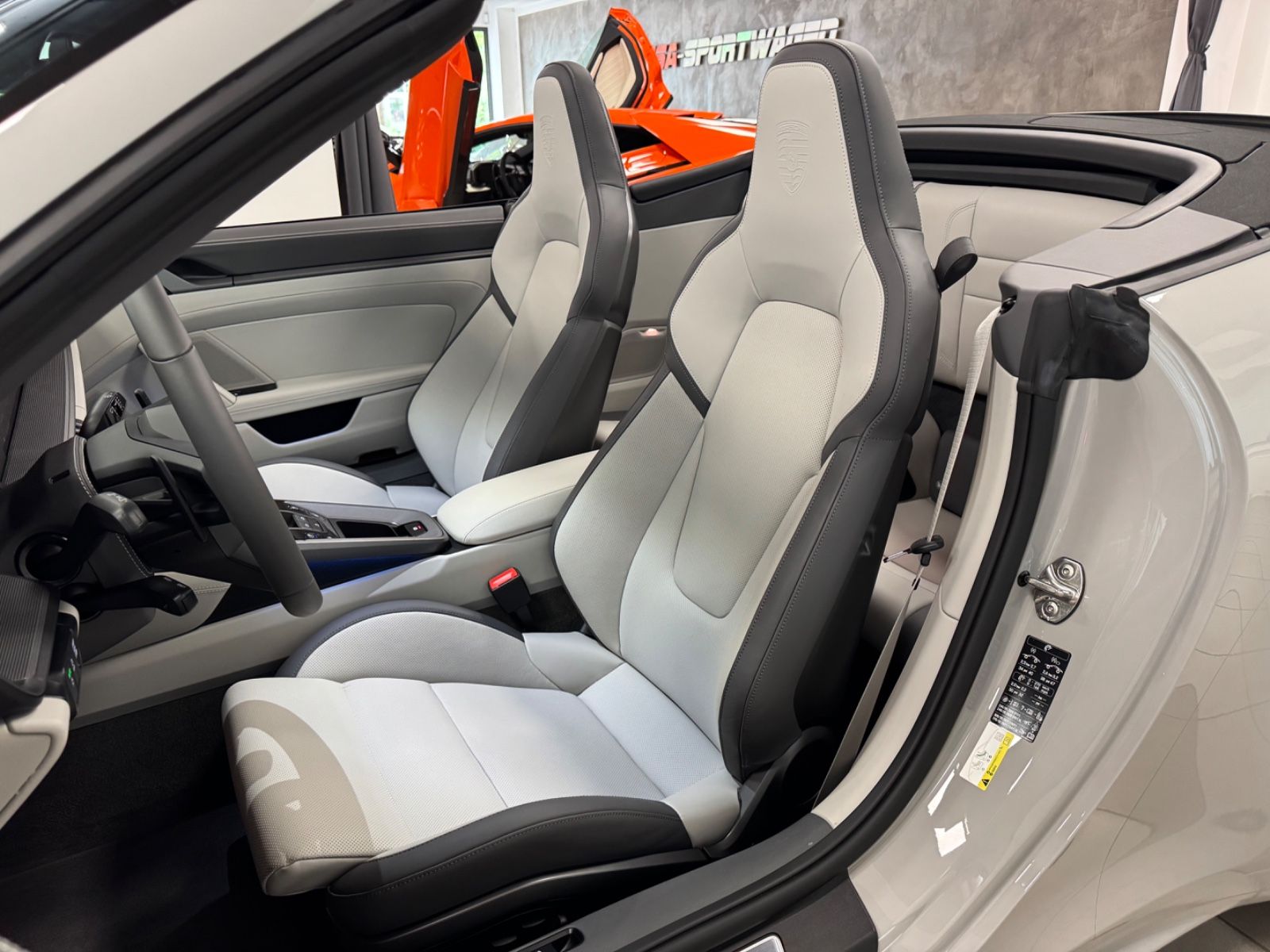 Fahrzeugabbildung Porsche 992 CARRERA CABRIO FACELIFT SPORTDESIGN BOSE NEW