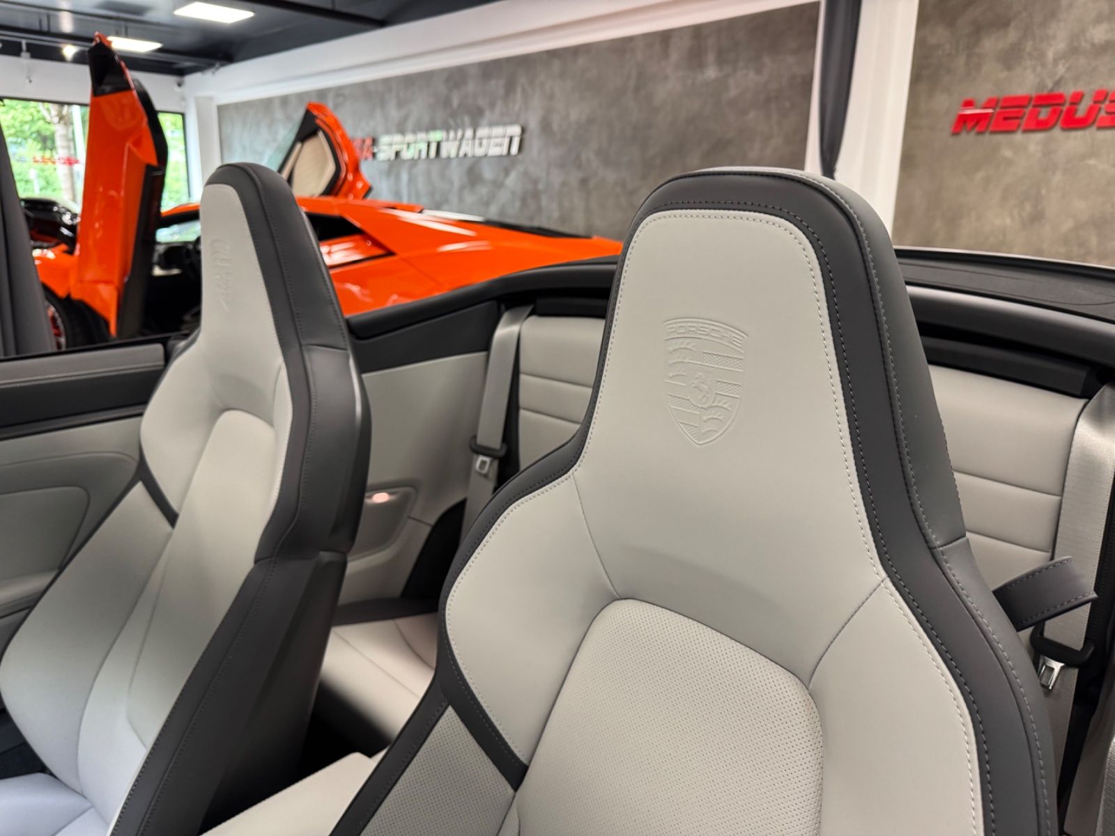 Fahrzeugabbildung Porsche 992 CARRERA CABRIO FACELIFT SPORTDESIGN BOSE NEW