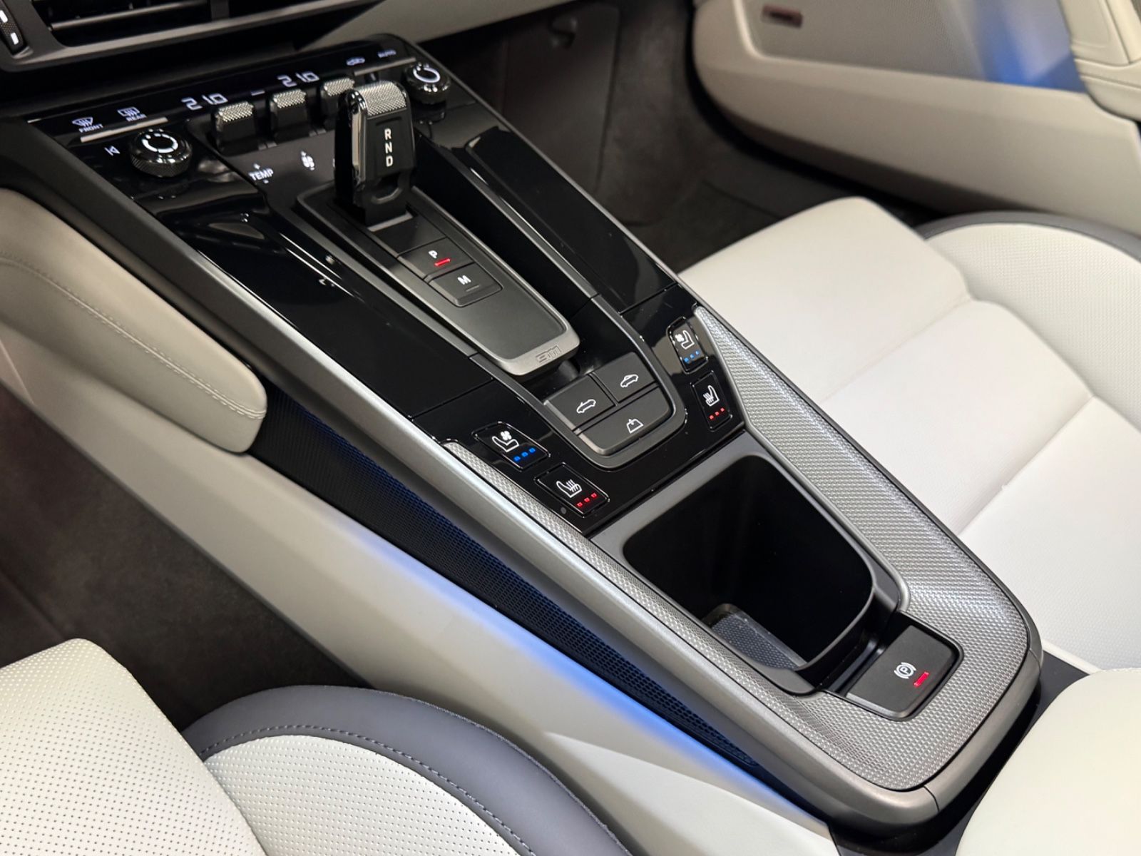 Fahrzeugabbildung Porsche 992 CARRERA CABRIO FACELIFT SPORTDESIGN BOSE NEW