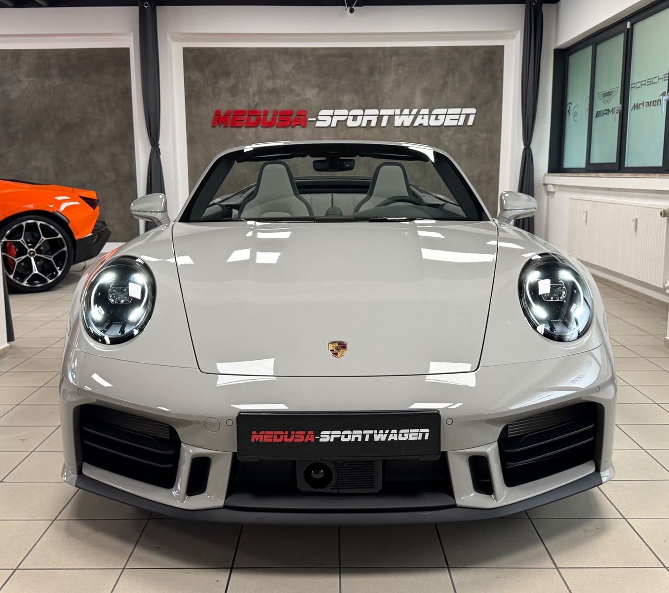 Fahrzeugabbildung Porsche 992 CARRERA CABRIO FACELIFT SPORTDESIGN BOSE NEW