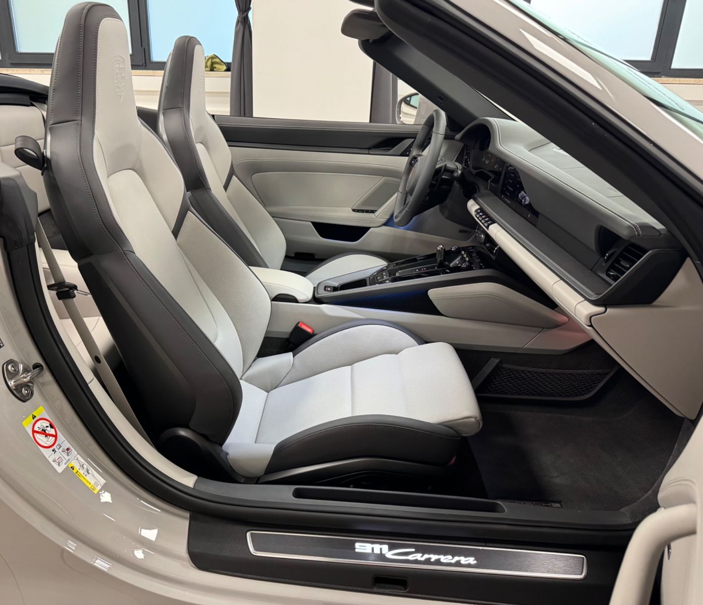 Fahrzeugabbildung Porsche 992 CARRERA CABRIO FACELIFT SPORTDESIGN BOSE NEW