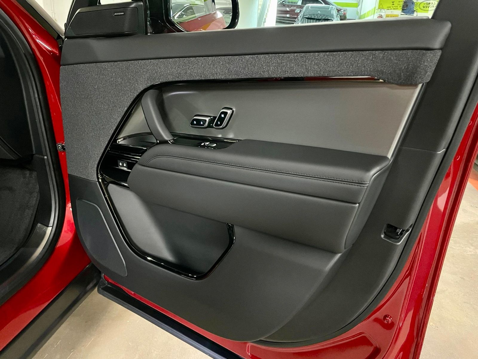 Fahrzeugabbildung Land Rover RR SPORT D300 DYNAMIC SE BLACKPACK PANO PROD22!