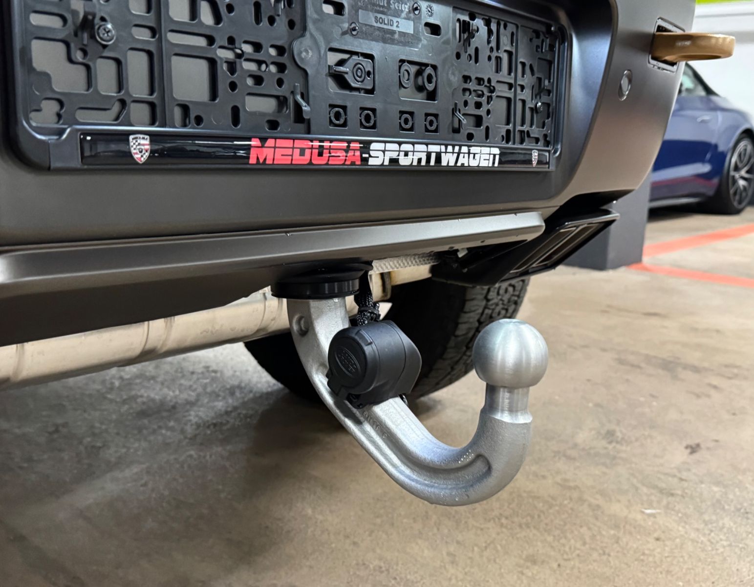 Fahrzeugabbildung Land Rover DEFENDER 4.4 P635 110 OCTA GREY&BRAUN PR025 FULL