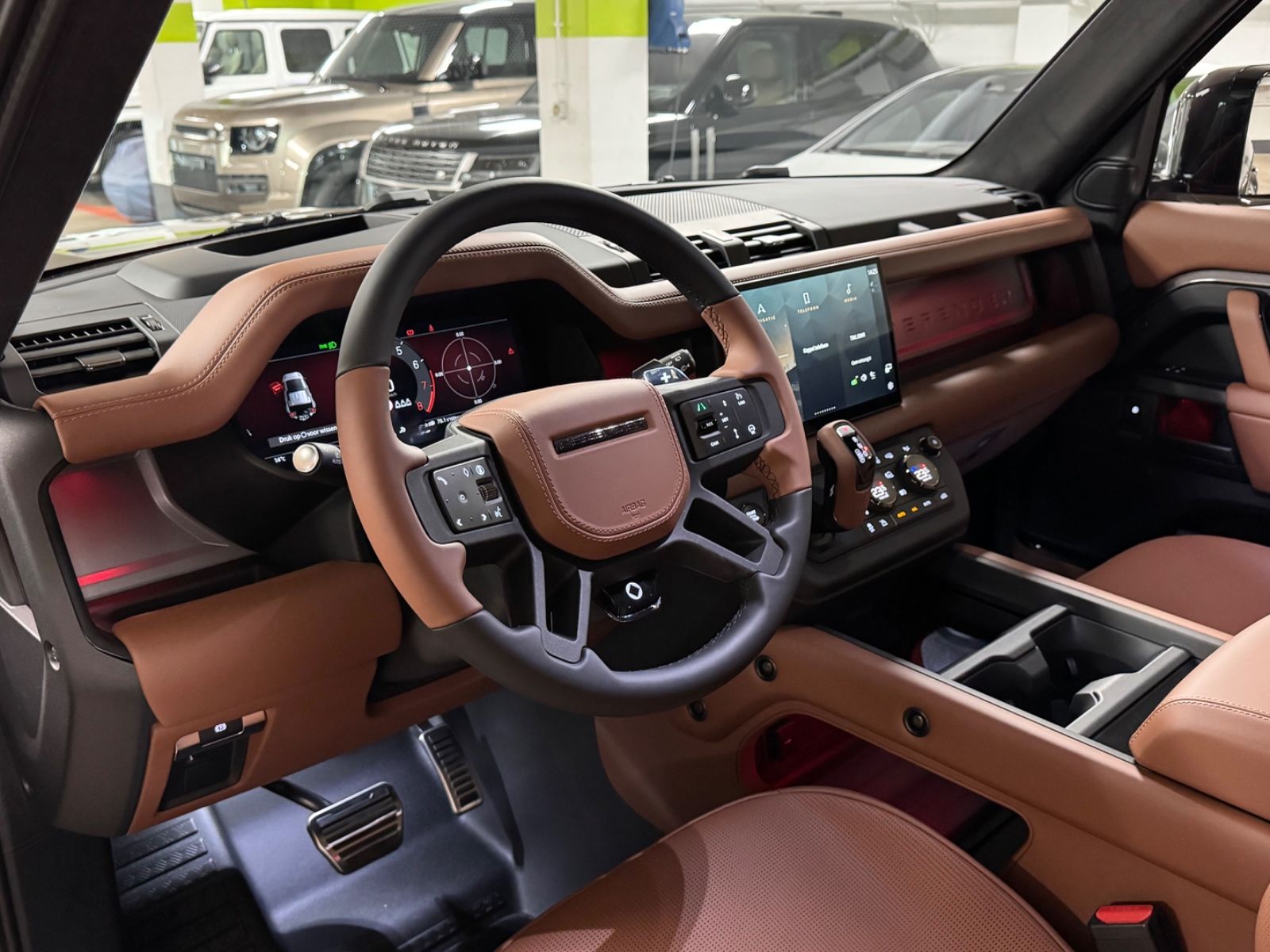 Fahrzeugabbildung Land Rover DEFENDER 4.4 P635 110 OCTA GREY&BRAUN PR025 FULL