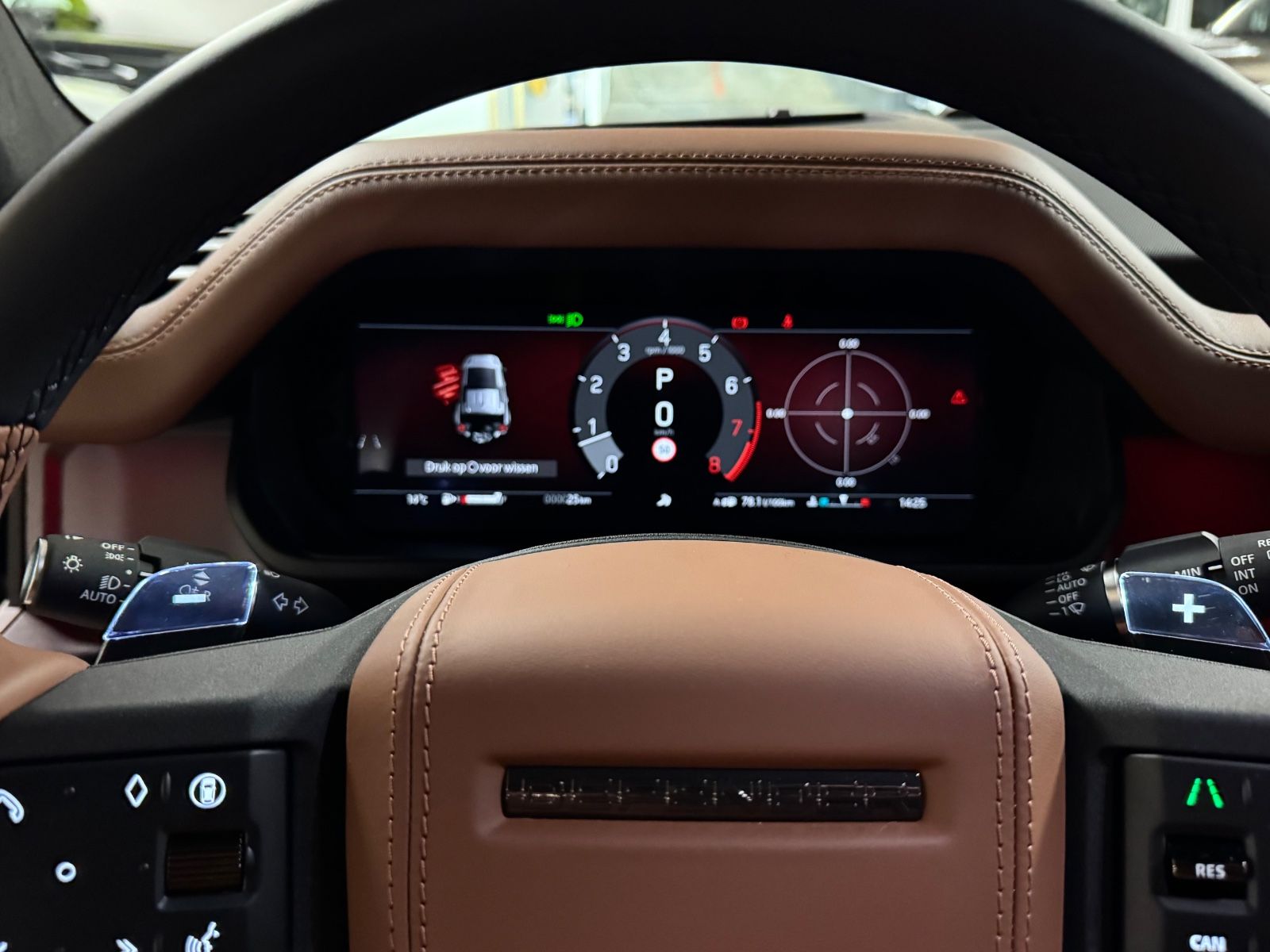 Fahrzeugabbildung Land Rover DEFENDER 4.4 P635 110 OCTA GREY&BRAUN PR025 FULL