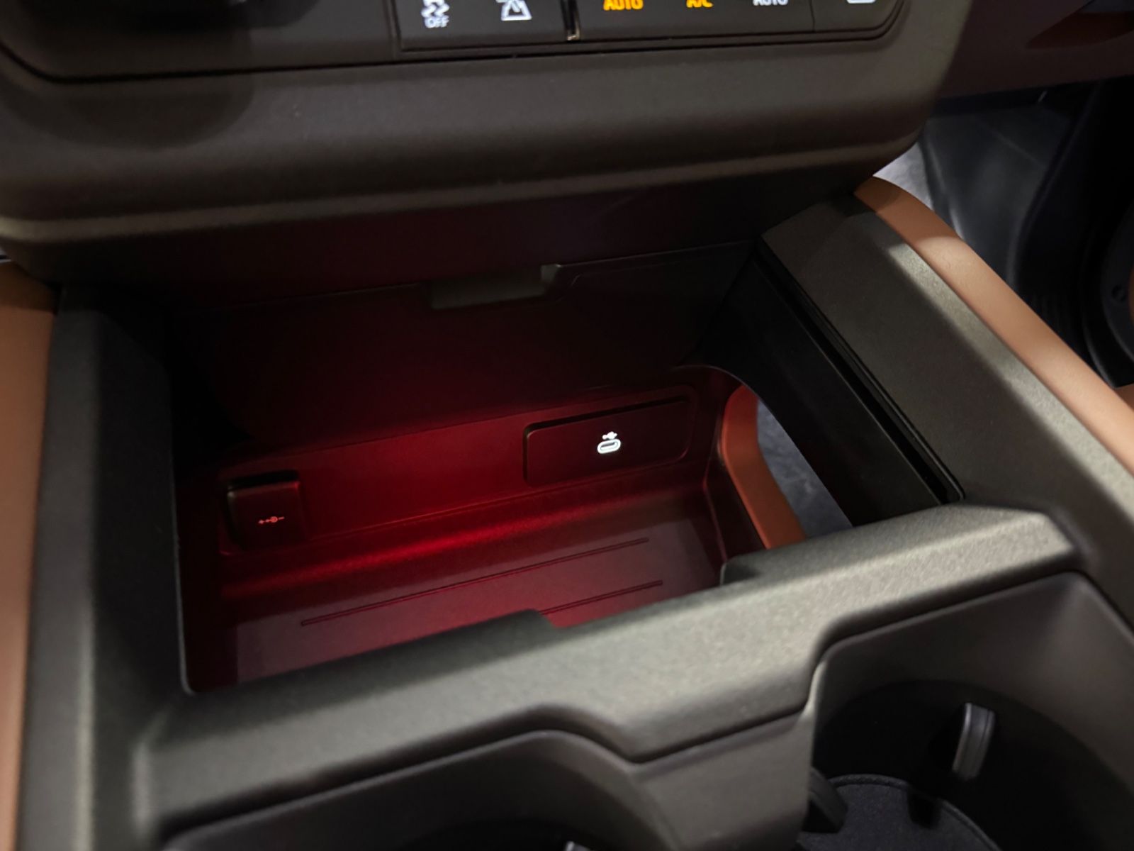 Fahrzeugabbildung Land Rover DEFENDER 4.4 P635 110 OCTA GREY&BRAUN PR025 FULL