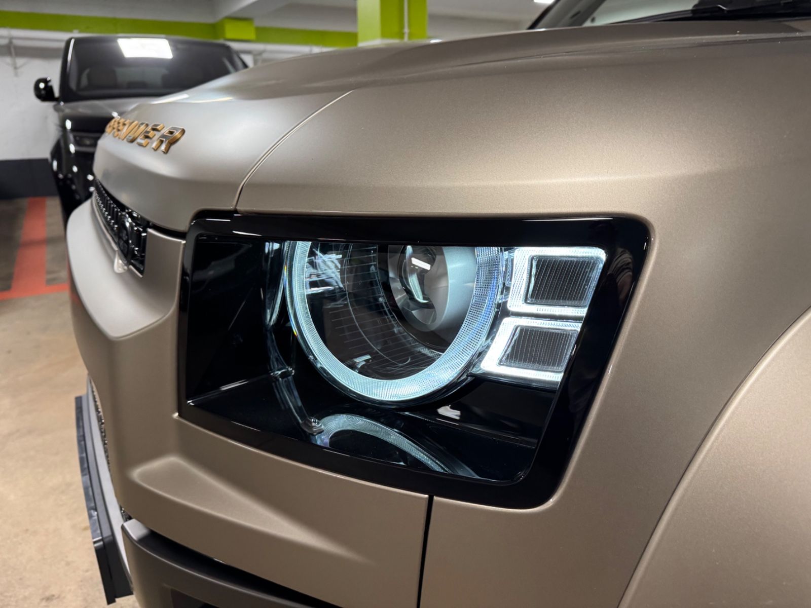 Fahrzeugabbildung Land Rover DEFENDER 4.4 P635 110 OCTA GOLDMATT NEW P25 FULL