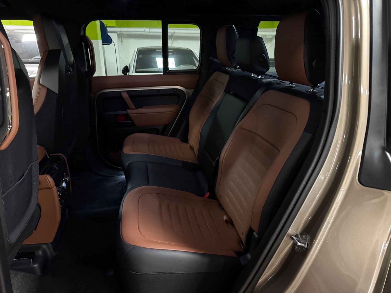 Fahrzeugabbildung Land Rover DEFENDER 4.4 P635 110 OCTA GOLDMATT NEW P25 FULL