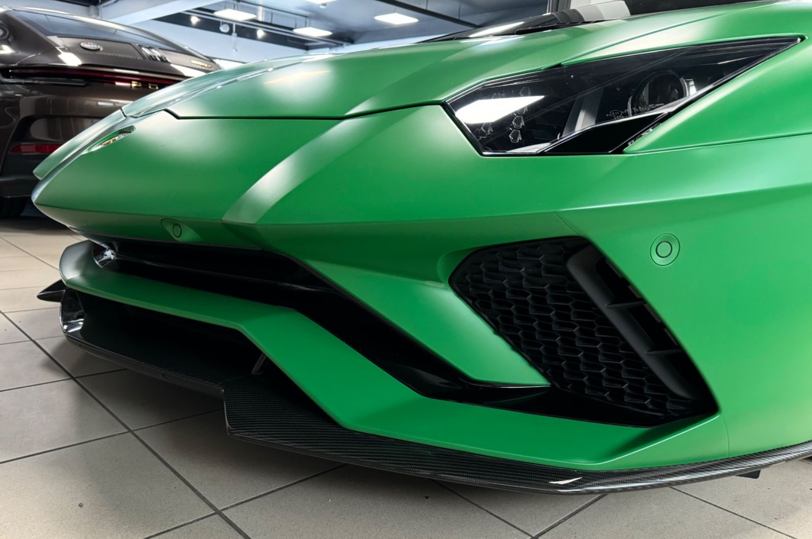 Fahrzeugabbildung Lamborghini AVENTADOR S ROADSTER GREEN EXT&INT CARBON FULLOP