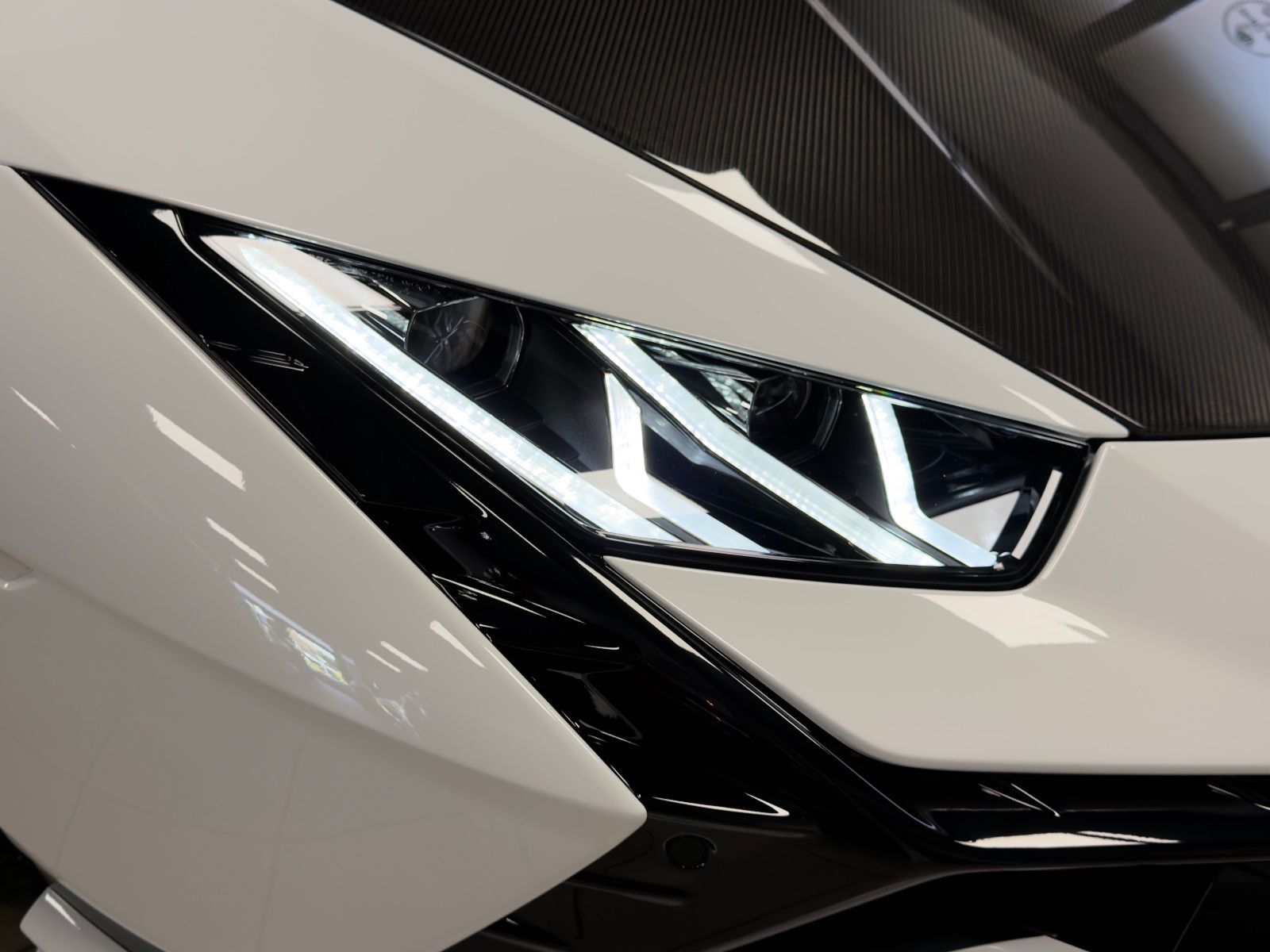 Fahrzeugabbildung Lamborghini HURACAN TECNICA CARBON EXT&INT SENSONUM FULLOPT!