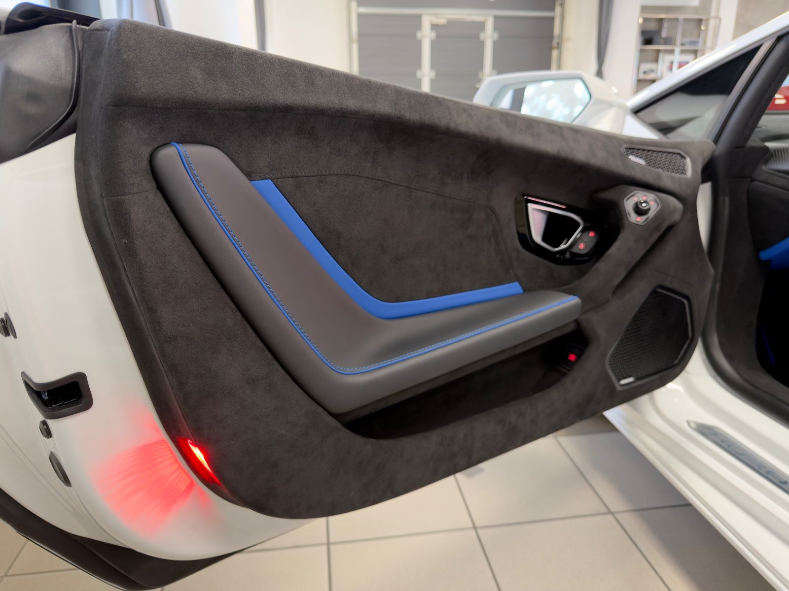 Fahrzeugabbildung Lamborghini HURACAN TECNICA CARBON EXT&INT SENSONUM FULLOPT!