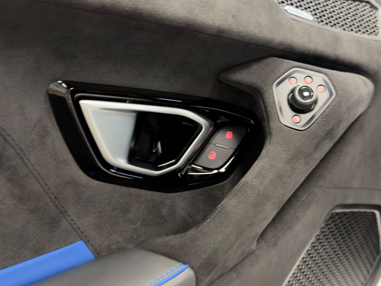 Fahrzeugabbildung Lamborghini HURACAN TECNICA CARBON EXT&INT SENSONUM FULLOPT!