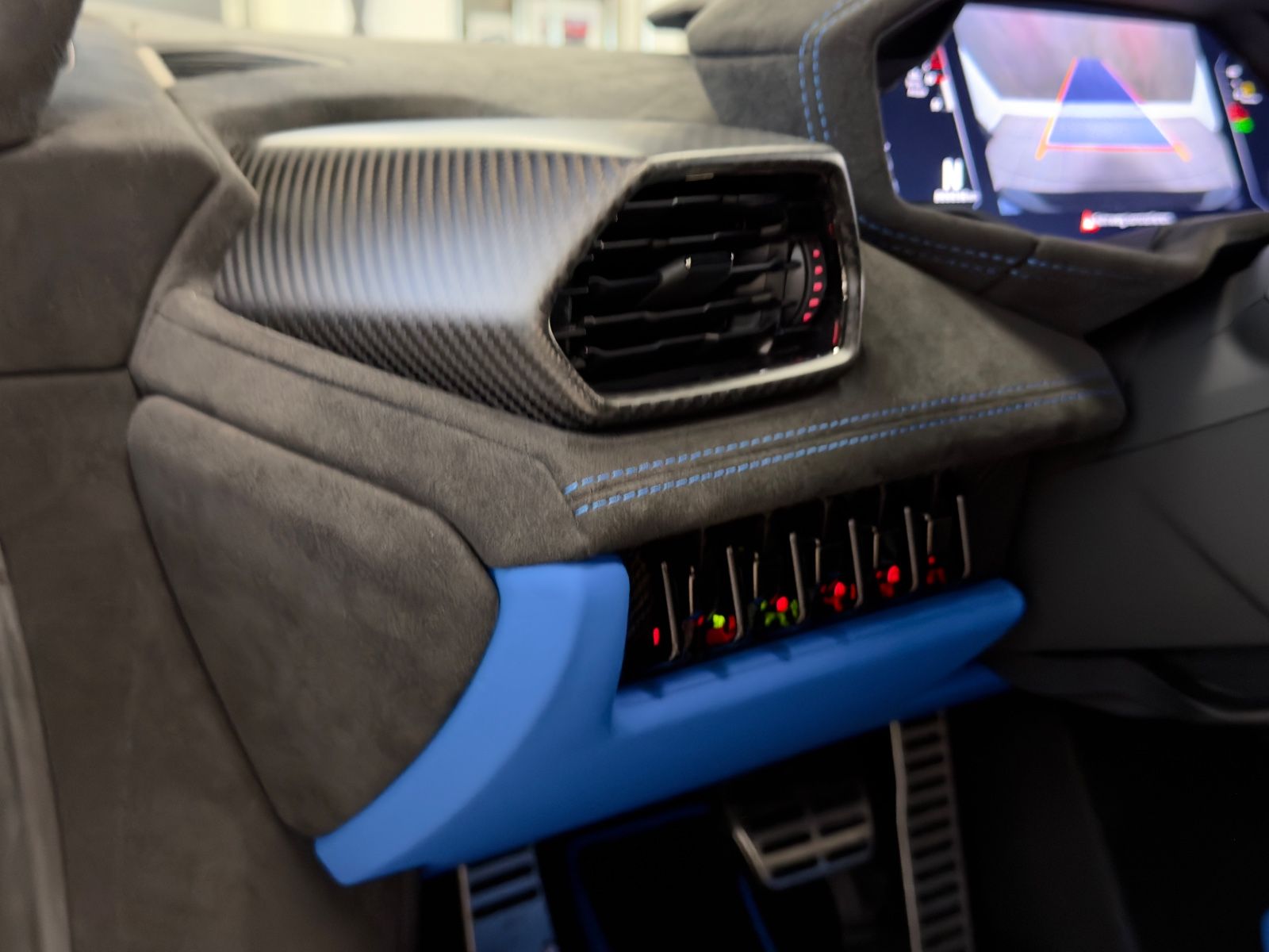 Fahrzeugabbildung Lamborghini HURACAN TECNICA CARBON EXT&INT SENSONUM FULLOPT!