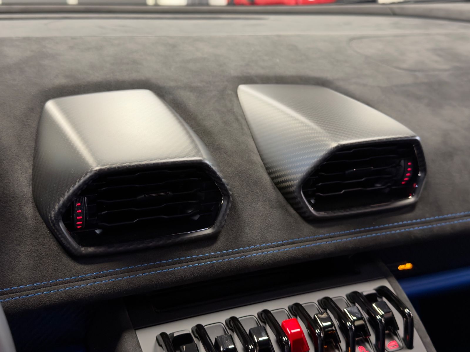 Fahrzeugabbildung Lamborghini HURACAN TECNICA CARBON EXT&INT SENSONUM FULLOPT!