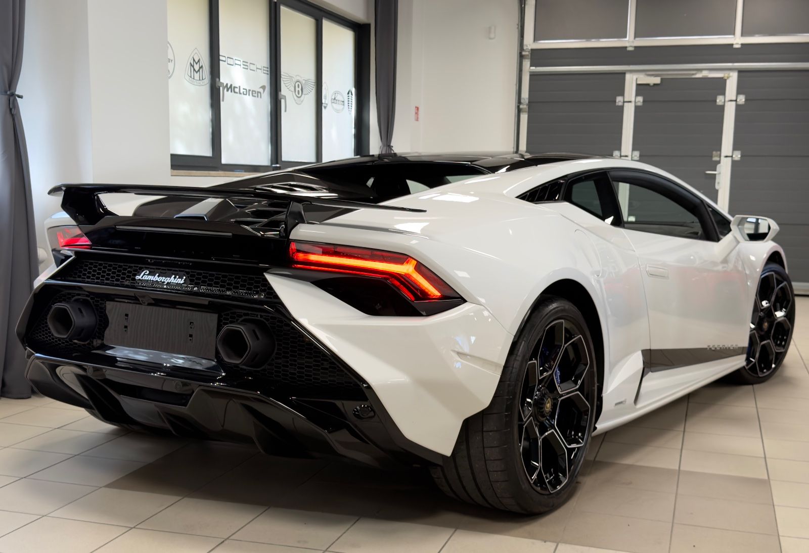 Fahrzeugabbildung Lamborghini HURACAN TECNICA CARBON EXT&INT SENSONUM FULLOPT!