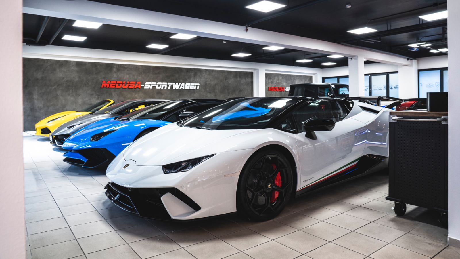 Fahrzeugabbildung Lamborghini HURACAN TECNICA CARBON EXT&INT SENSONUM FULLOPT!