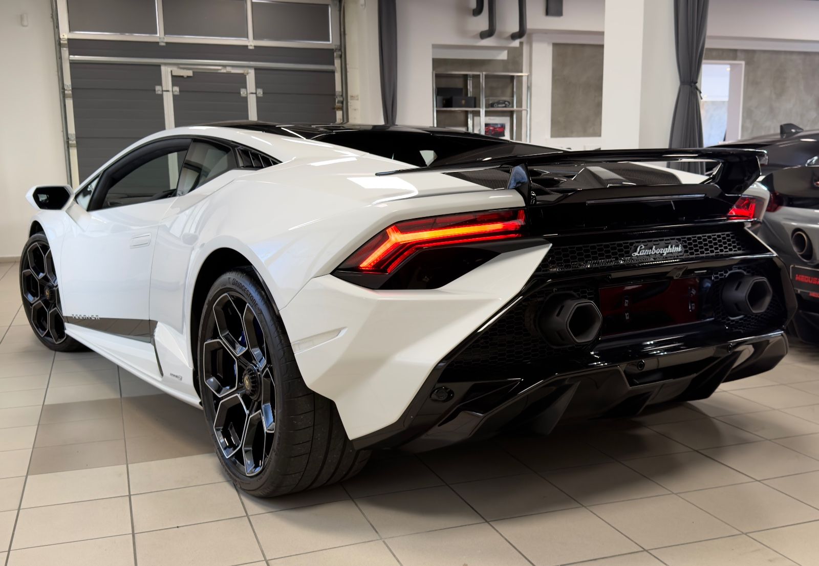 Fahrzeugabbildung Lamborghini HURACAN TECNICA CARBON EXT&INT SENSONUM FULLOPT!
