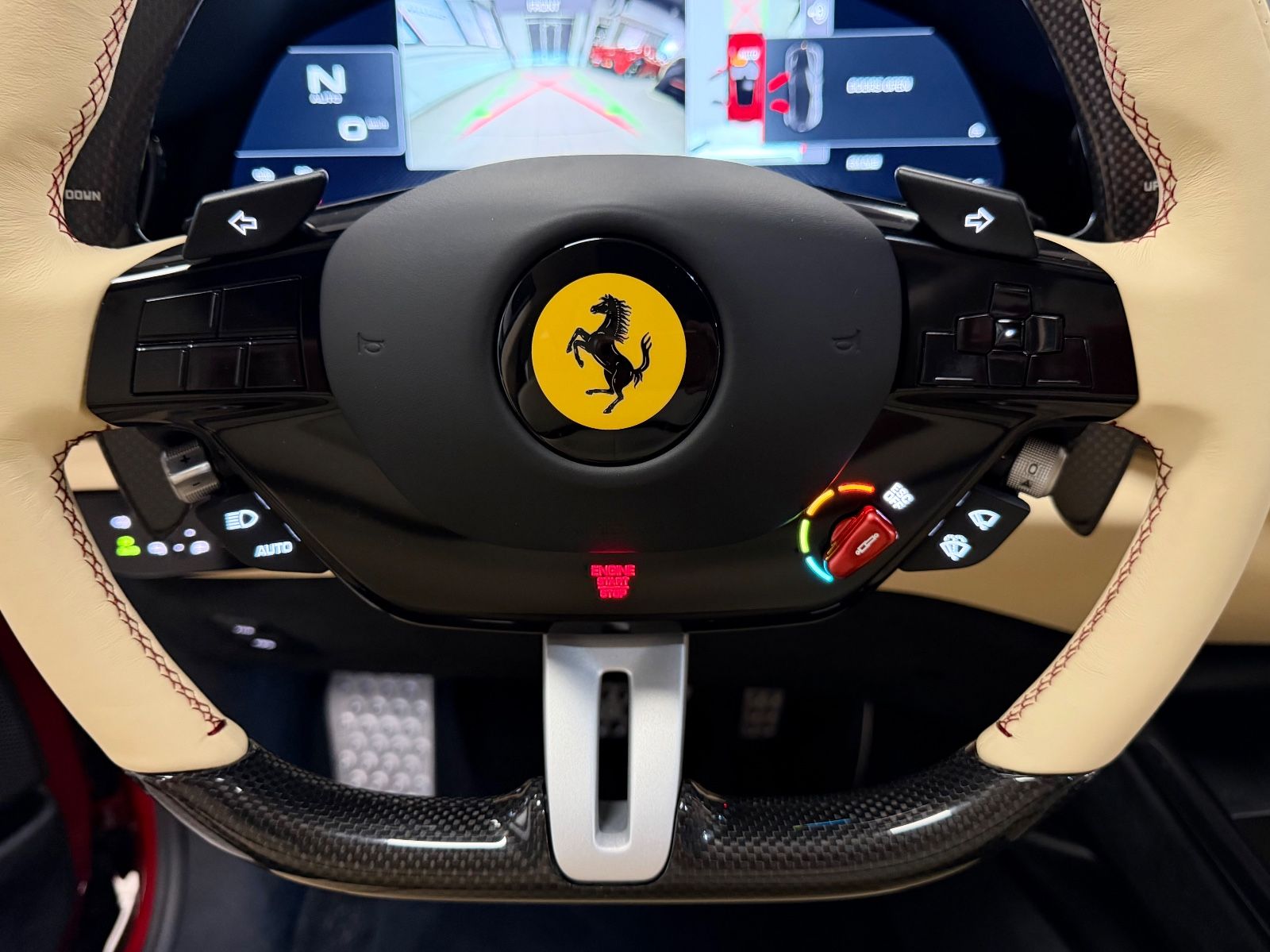 Fahrzeugabbildung Ferrari PUROSANGUE V12 RED EXT CREMA INT CARBON FULLOPT!